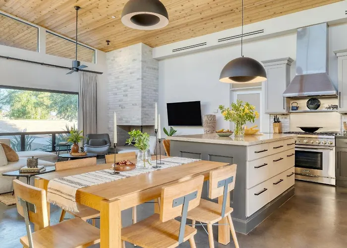 Sundrenched By Avantstay Holiday home